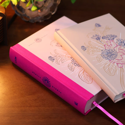 Bíblia Diária Coração Florido | NVI | Leitura Perfeita | Capa Dura C/ Tecido