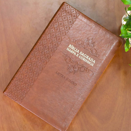Bíblia Sagrada | Letra Jumbo | ARC | Harpa Avivada e Corinhos | Capa PU Luxo Arabesco Caramelo