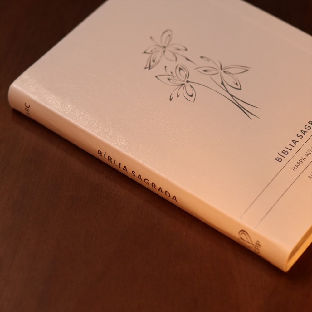 Bíblia Slim | Letra Normal | ARC | C/ Harpa e Corinhos | Capa Premium Luxo Flores Branca