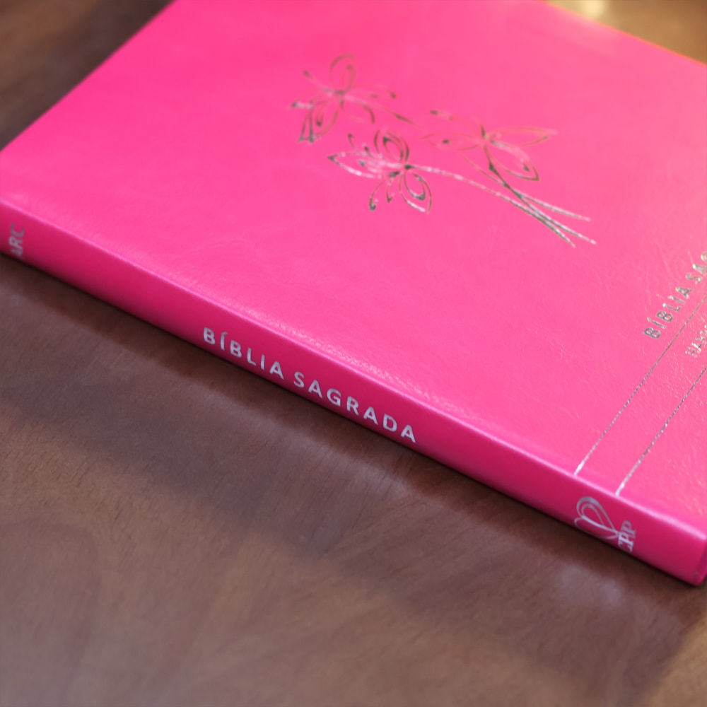 Bíblia Slim | Letra Normal | ARC | C/ Harpa e Corinhos | Capa Premium Luxo Flores Pink