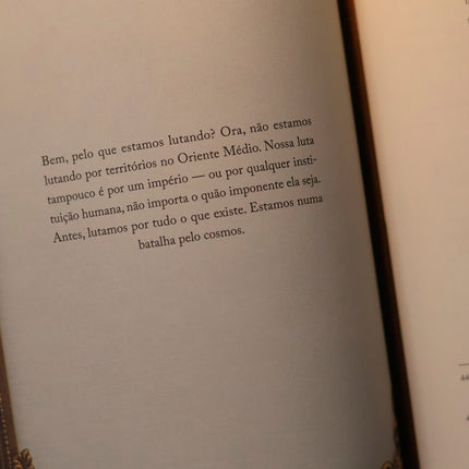 O Lar e a Guerra Pelo Cosmos | C. R. Wiley