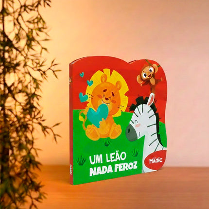 Um Leão Nada Feroz  | Livros Magic | Cartonado Recortado