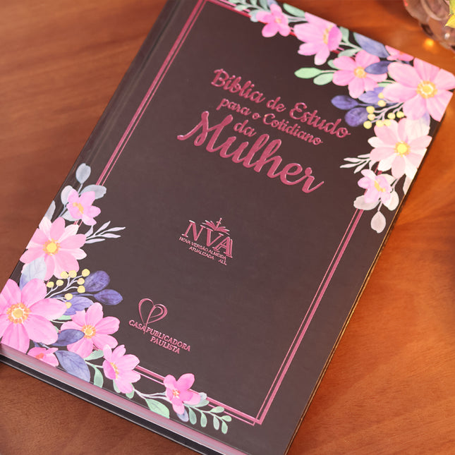 Bíblia de Estudo Para o Cotidiano da Mulher | NVA | Full Collor | Capa Dura Preta