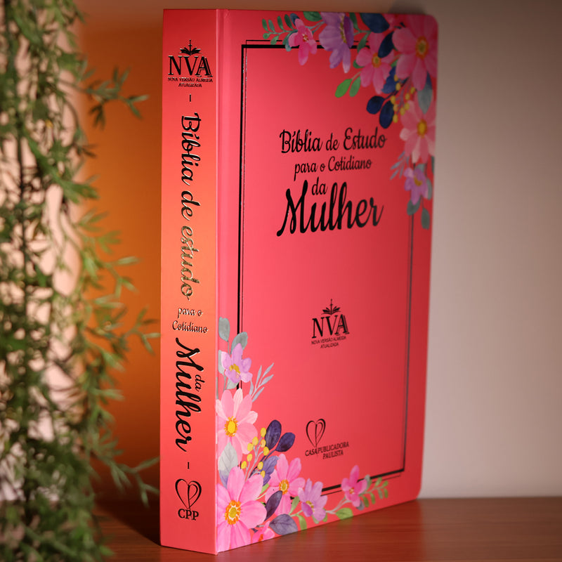Bíblia de Estudo Para o Cotidiano da Mulher | NVA | Full Collor | Capa Dura Rosa Intenso