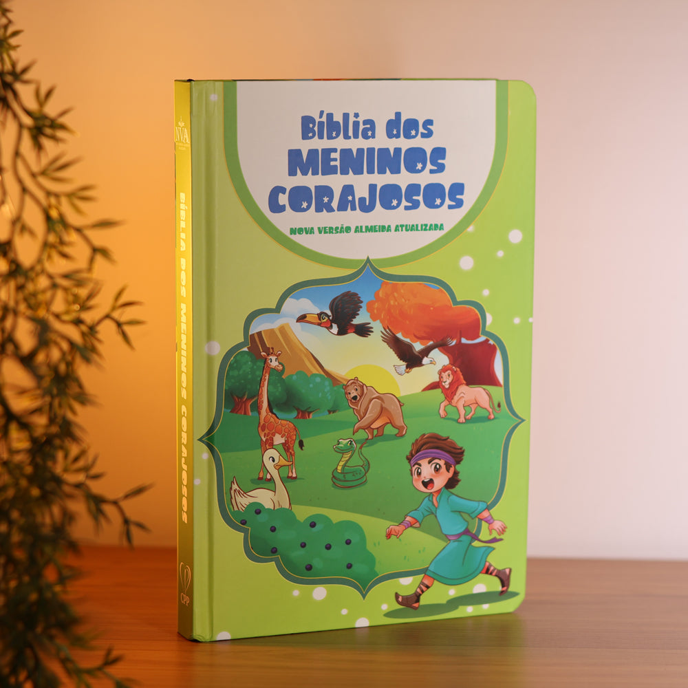 Bíblia dos Meninos Corajosos | NVA | Harpa Avivada e Corinhos | Capa Dura Verde