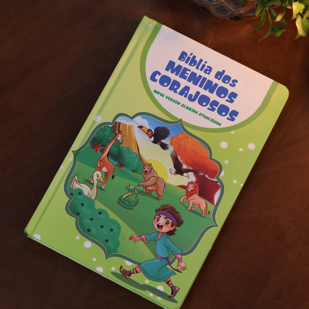 Bíblia dos Meninos Corajosos | NVA | Harpa Avivada e Corinhos | Capa Dura Verde