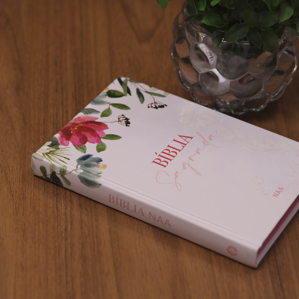 Bíblia Sagrada Flores Rosa | NAA | Capa Dura