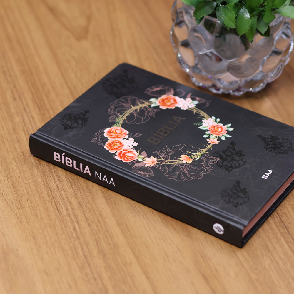 Bíblia Sagrada Flores Preta | NAA | Capa Dura