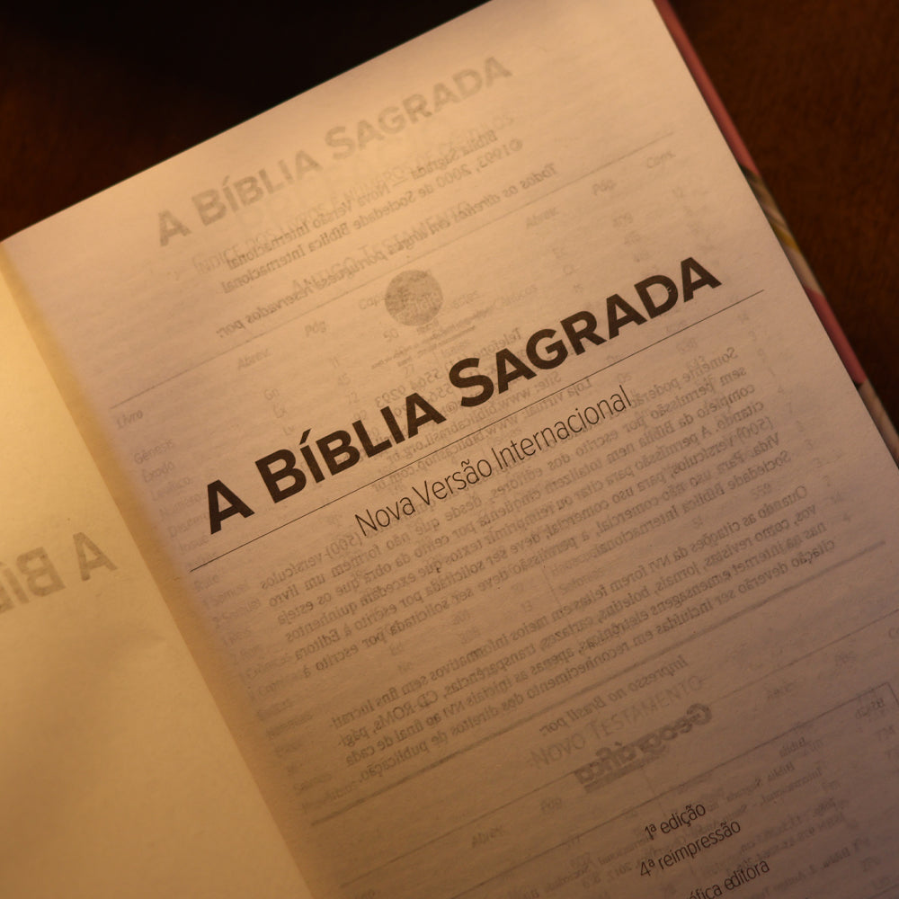 Bíblia Sagrada Lírios Rosa | NVI | Letra Maior | Capa Dura