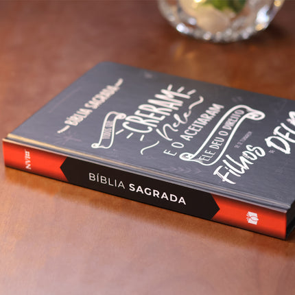 Bíblia Sagrada Creram Nele | NVI | Letra Normal | Capa Dura Preta