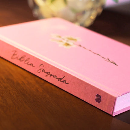 Bíblia Sagrada Lírios | NVI | Letra Maior | Capa Dura Rosa