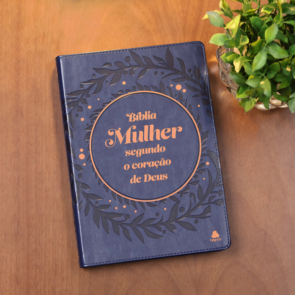 Bíblia Mulher Segundo o Coração de Deus | King James | Capa Azul