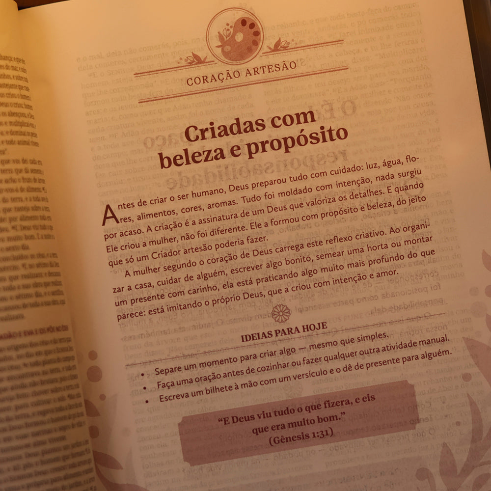 Bíblia Mulher Segundo o Coração de Deus | King James | Capa Azul