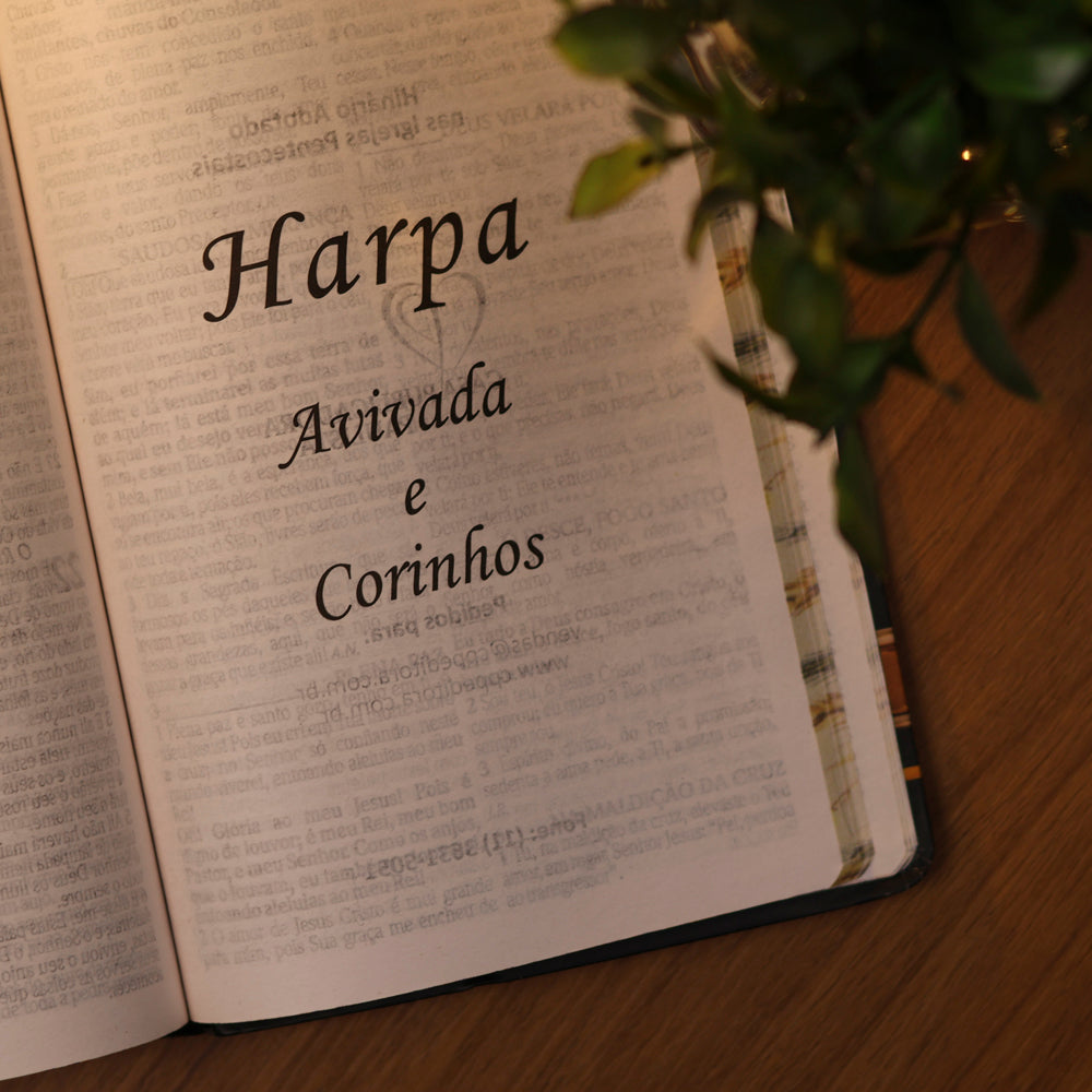 Bíblia Sagrada com Harpa Avivada e Corinhos | Letra Gigante | ARC | Laminada Preta e Dourado