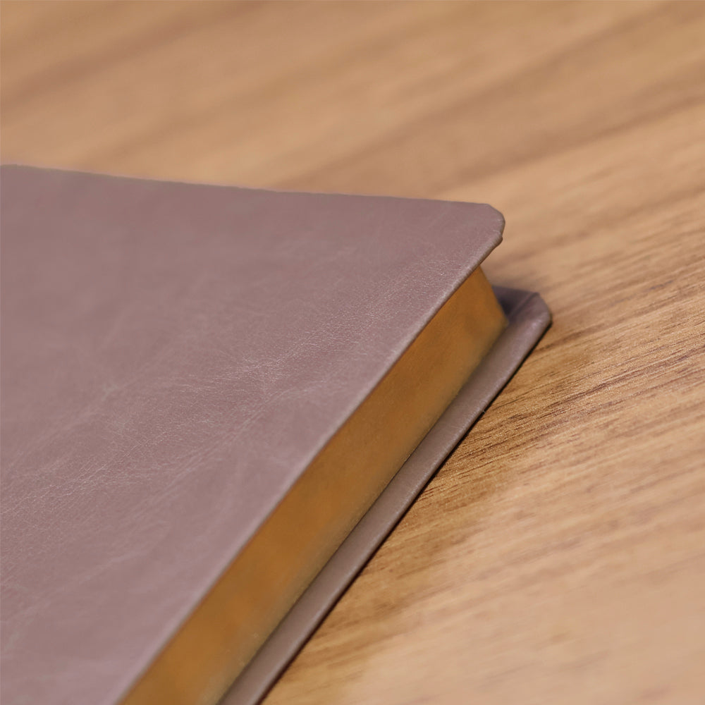 Bíblia Slim Cruz | NVT | Capa Luxo Fendi