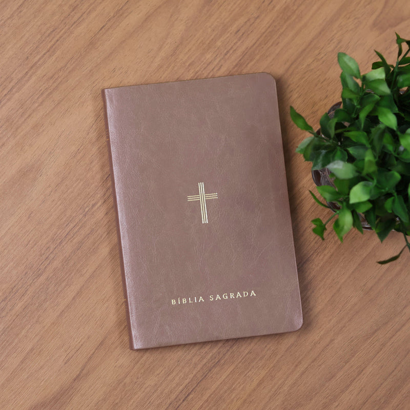 Capa de Bíblia Slim NVT | Poder da Cruz | Capa Luxo Fendi — item do Kit Bíblia Slim NVT | Poder da Cruz | Capa Luxo Fendi 5un + Bíblia Slim NVT | Poder da Cruz | Capa Luxo Preta 5un + Bíblia Slim NVT | Poder da Cruz | Capa Luxo Marrom 5un + Bíblia Slim NVT | Poder da Cruz | Capa Luxo · foto 3