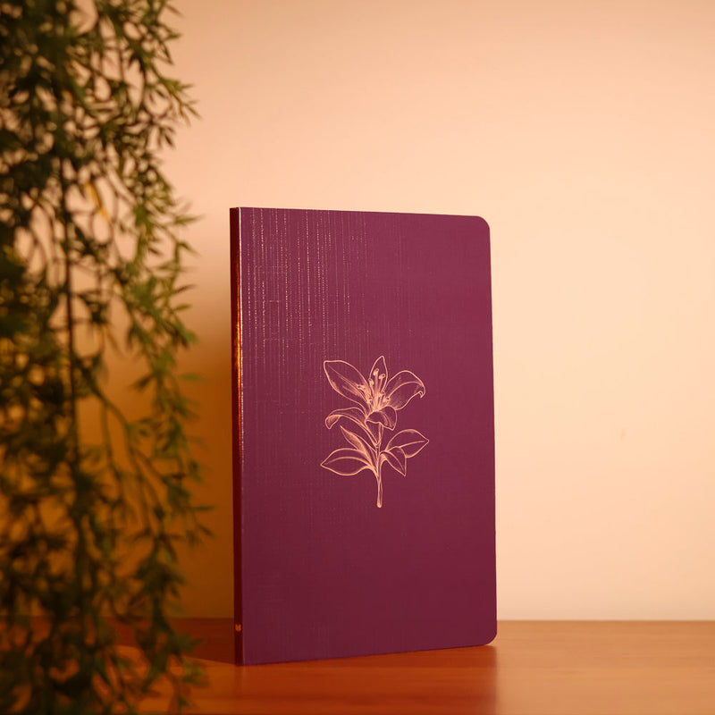 Kit Bíblia Sagrada Feminina | NVI | Letra Normal | Capa Dura + Bloco de Anotações Feminina | Capa Brochura