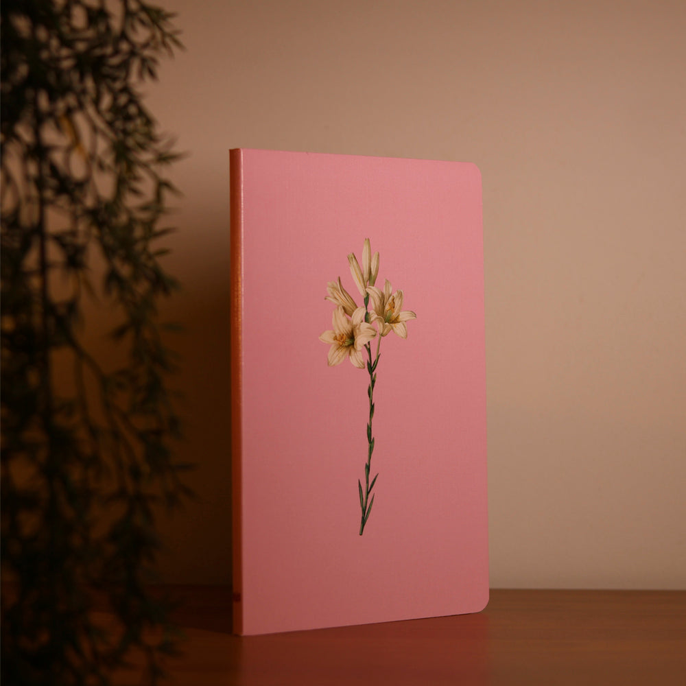 Kit Bíblia Sagrada Lírios Rosa | NVI | Letra Maior | Capa Dura + Bloco de Anotações Lírios Rosa | Capa Brochura