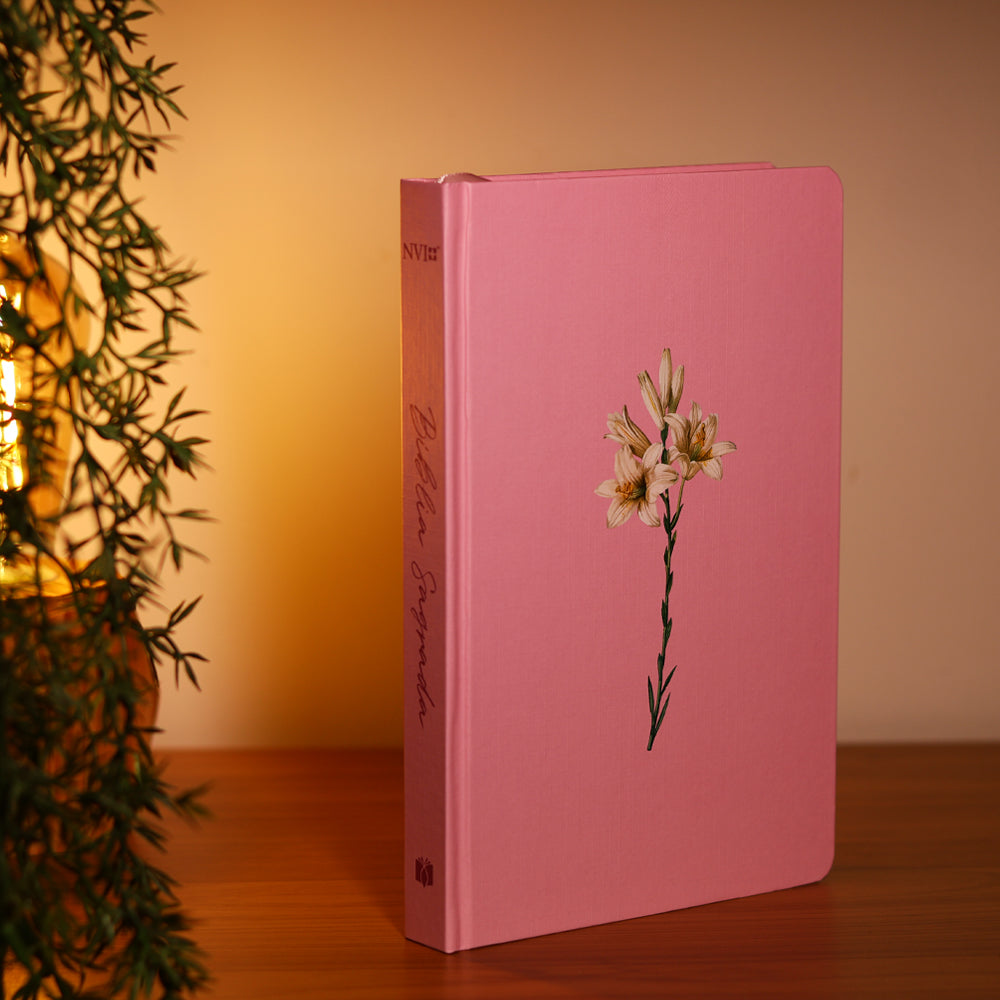 Kit Bíblia Sagrada Lírios Rosa | NVI | Letra Maior | Capa Dura + Bloco de Anotações Lírios Rosa | Capa Brochura